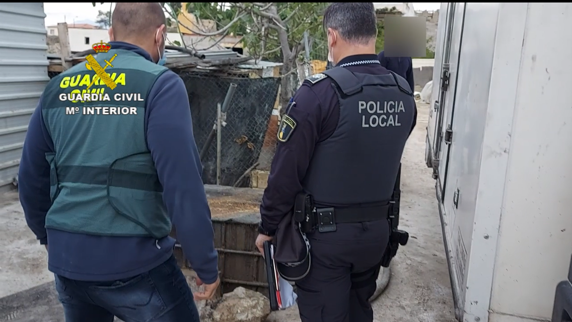 La Guardia Civil detiene a 10 personas en Villajoyosa relacionadas con el robo de aceite usado