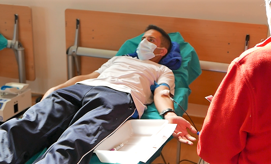 Cerca de medio centenar de profesores y alumnos solidari@s donan sangre en el Colegio Internacional Lope de Vega