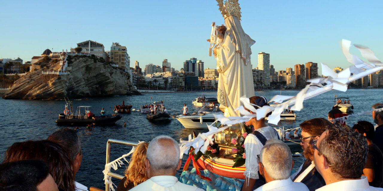 La procesión marinera despide las Fiestas de la Virgen del Carmen en Benidorm