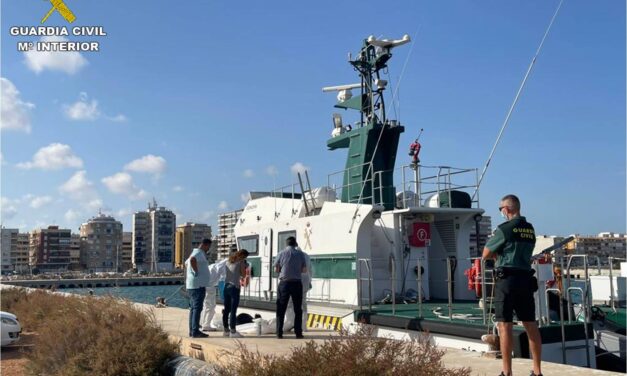 La Guardia Civil recupera en aguas de Alicante y Murcia los cuerpos sin vida de siete personas
