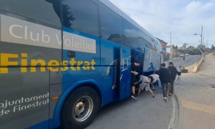 El alcalde de Finestrat denuncia la falta de plazas para estudiantes de la ESO en autobuses de Conselleria