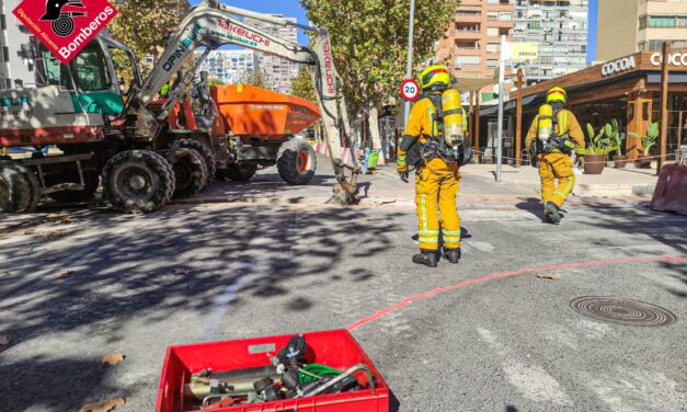 Una excavadora provoca una fuga de gas en Benidorm