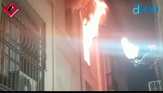 Un virulento incendio calcina una vivienda en Relleu