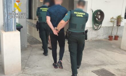 La Guardia Civil detiene a dos ladrones de joyas en El Campello