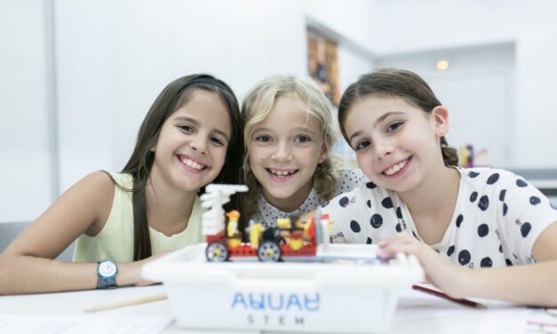 Aquae STEM vuelve a las aulas para impulsar el talento científico entre las jóvenes estudiantes