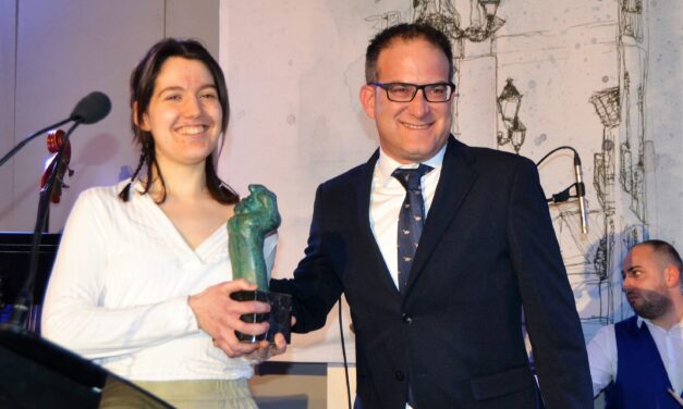 Fundación Caixaltea entrega el Premio Carmelina Sánchez Cutillas en la gala de los “Premis Altea”