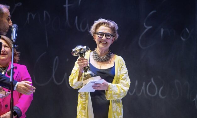 Isabel Ordaz recibe el Pi d’Honor de la 22 Mostra de Teatre de l’Alfàs del Pi