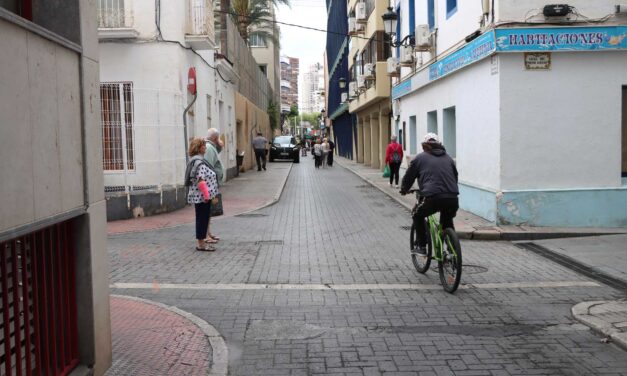 Benidorm inicia las obras de renovación de agua potable y alcantarillado en la calle Pérez Martorell