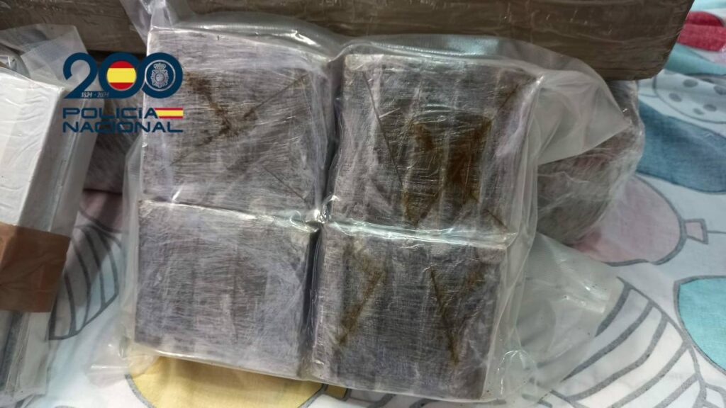 Detenidos dos personas por tráfico de drogas. 0