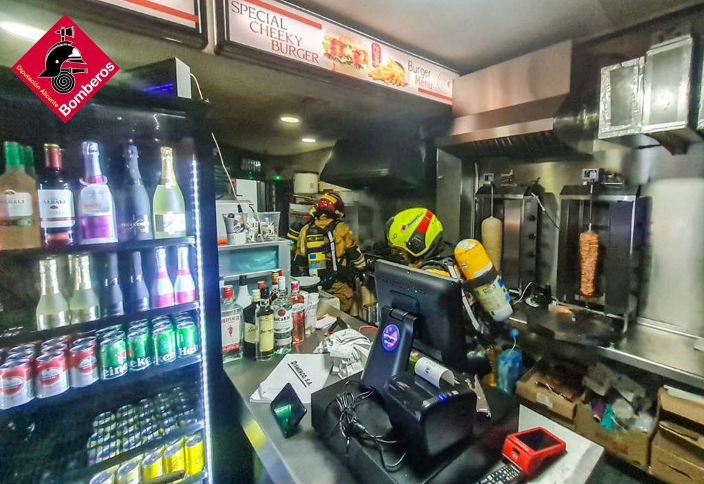 Se incendia una freidora en un local de Benidorm Se incendia una freidora en un local de Benidorm 0