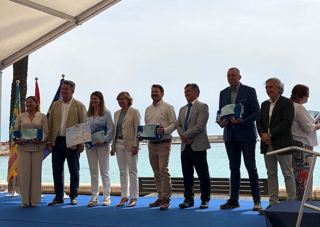 Altea recoge las tres Banderas Azules de Playas y las dos de Puertos Deportivos 0