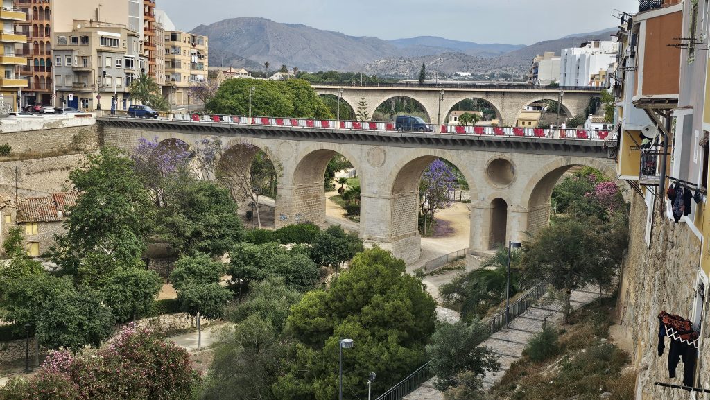 Suspendidas temporalmente las obras del puente del río Amadorio en la Vila 0