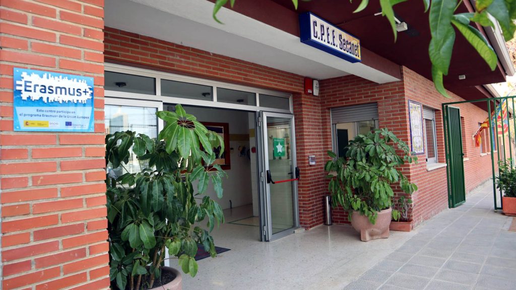 Benidorm beca por primera vez la escuela de verano a ocho menores con necesidades específicas severas en el CPEE El Secanet 0