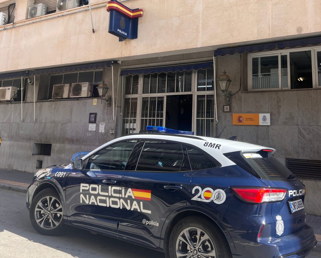 Almodóbar Benidorm Comisaría de Policía 