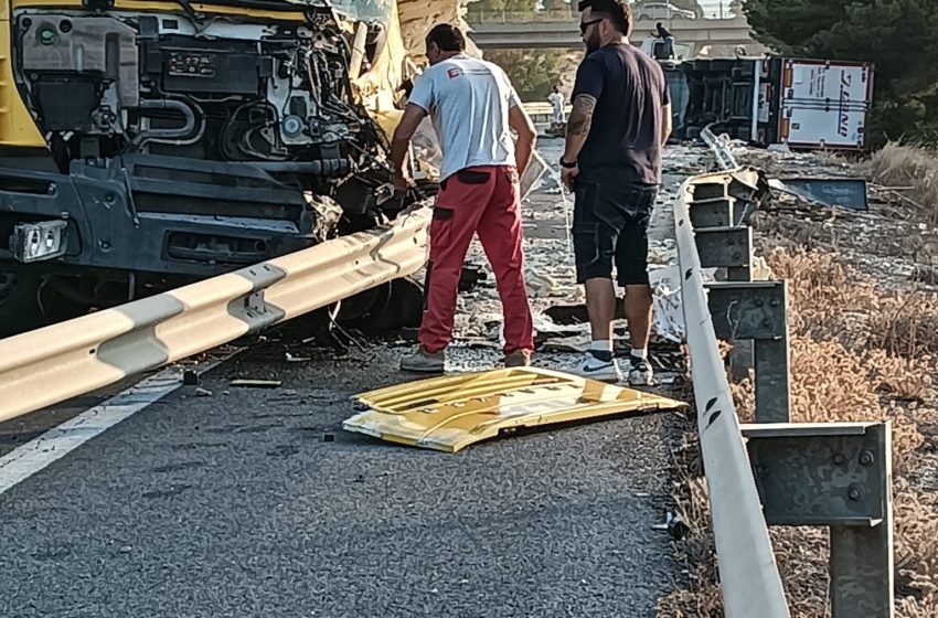  2 heridos en el brutal choque entre 2 camiones en la AP-7 a su paso por l’Alfás