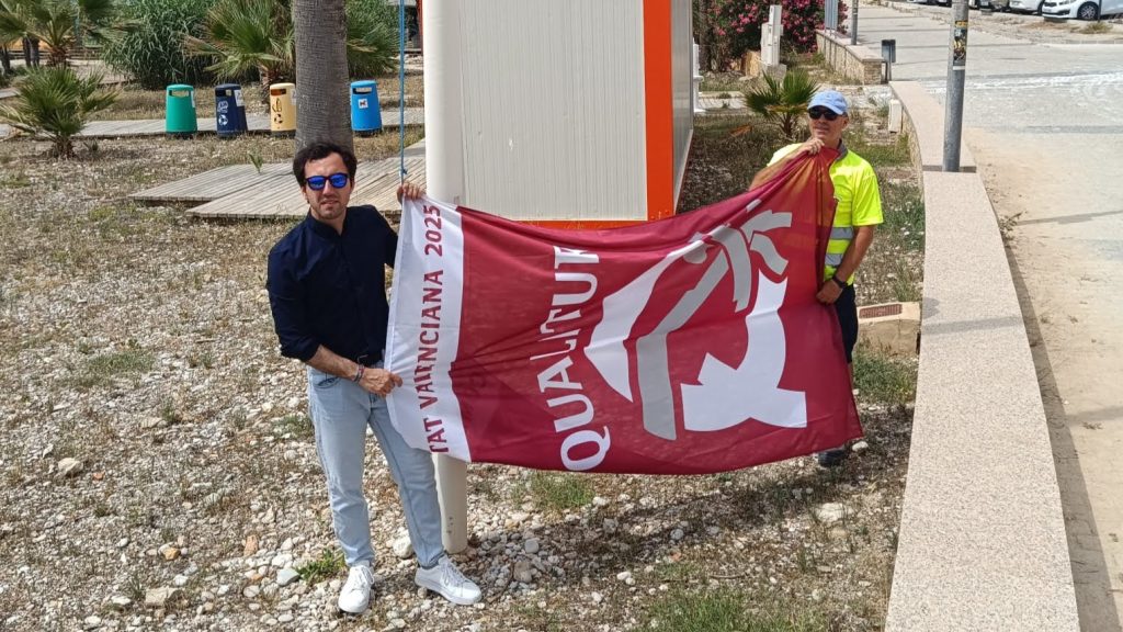 Empieza la temporada estival con el izado de las banderas que reconocen la excelencia de las playas 1
