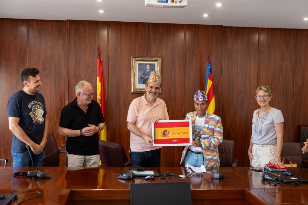 Akkal Bahadur Bohora, residente nepalí de l’Alfàs, corona el Everest y rinde homenaje a su tierra de acogida 0