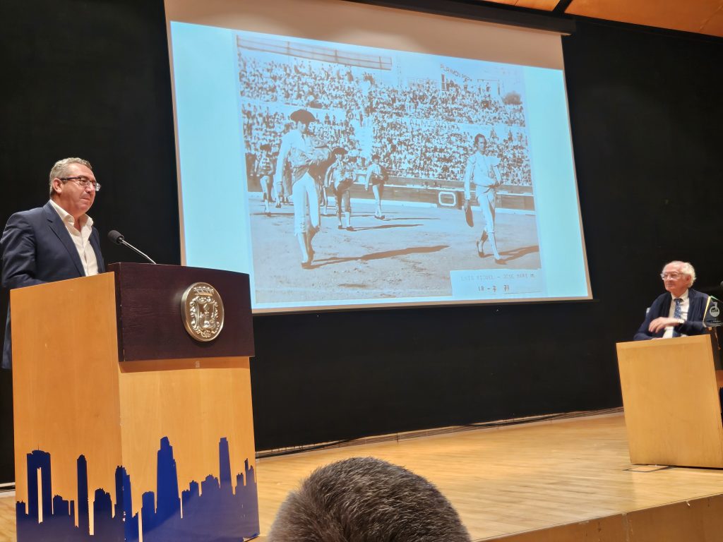 Charla coloquio “Tauromaquia y Cultura” pronunciada por D. Andrés Amorós 1