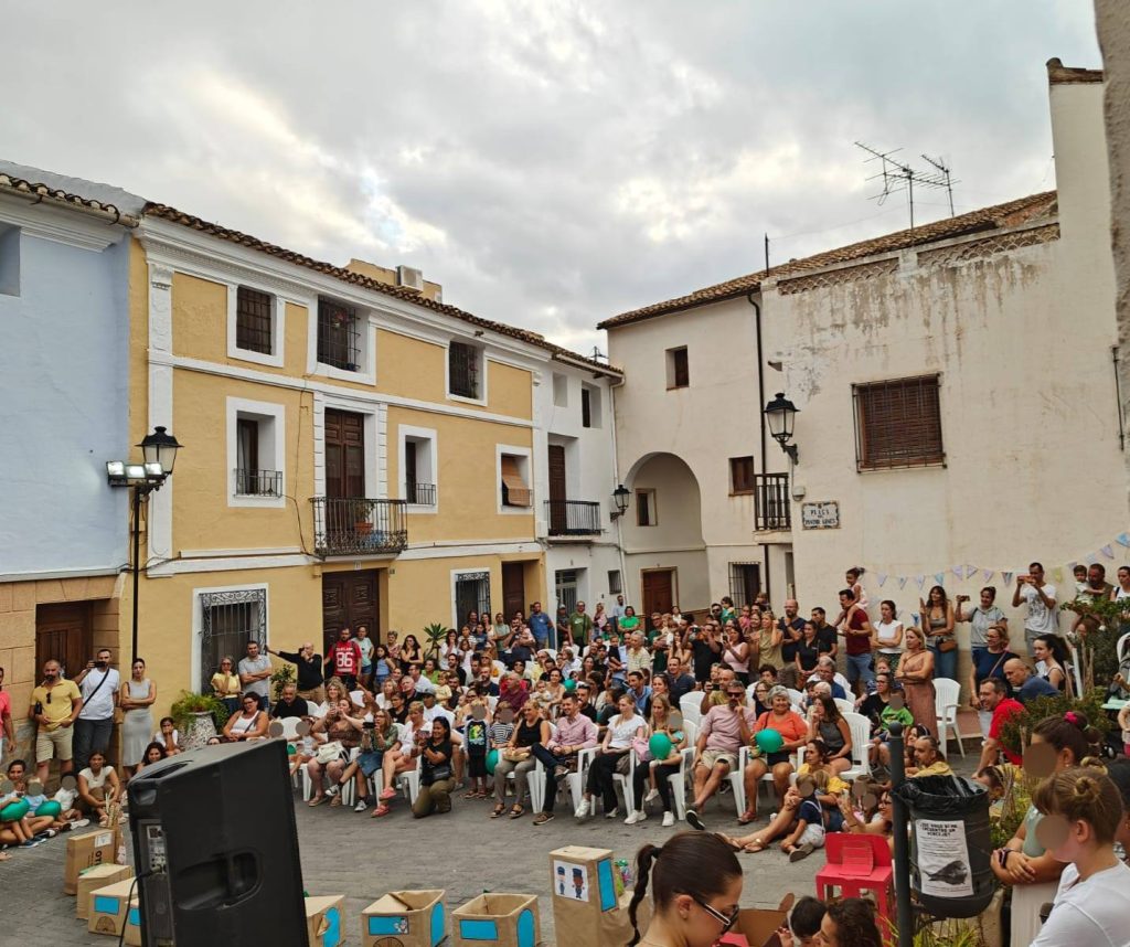 La ‘Escola d’Estiu’ de Polop de la Marina despide un julio de récord con un festival multitudinario 0