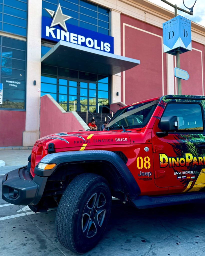 Los dinosaurios aterrizan en Kinépolis Alicante con DinoPark Algar 2