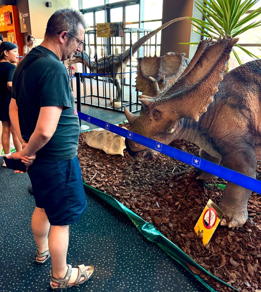 Los dinosaurios aterrizan en Kinépolis Alicante con DinoPark Algar 4