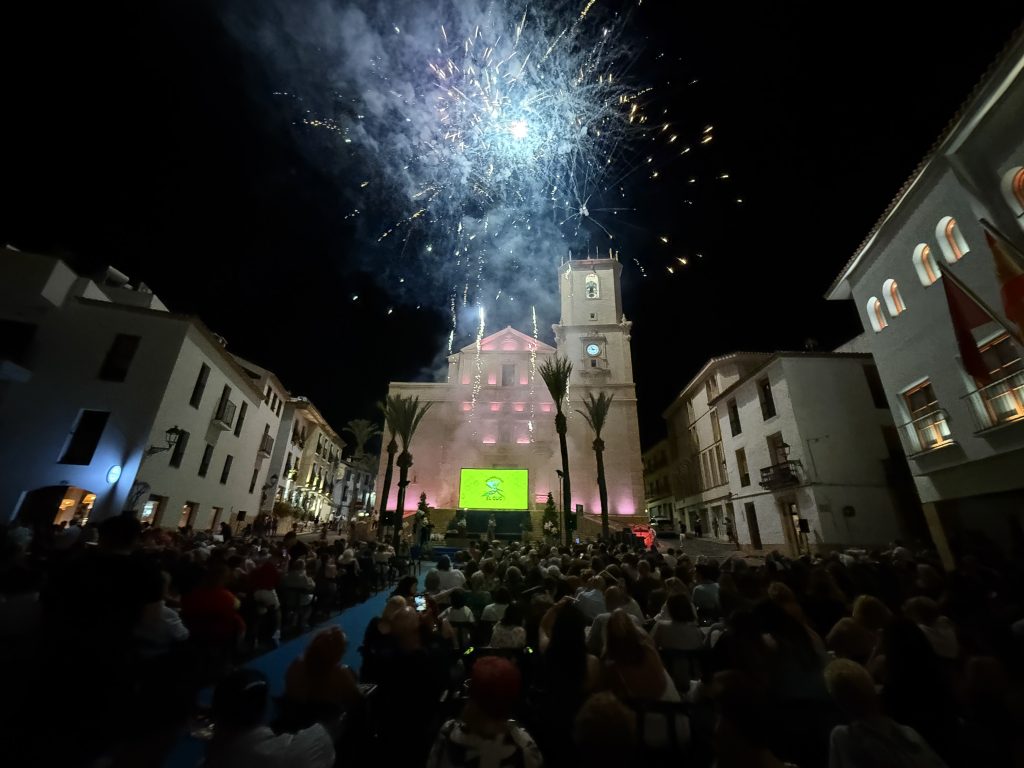 Presentado el libro y programa de actos de les Festes d’Agost 2025 en La Nucía 1