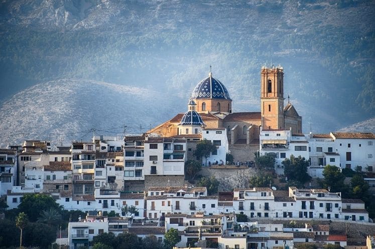 El ayuntamiento de Altea firma convenio con la parroquia Nuestra Señora del Consuelo 2