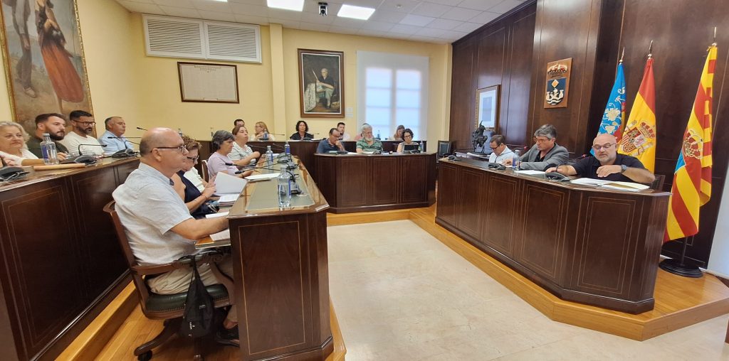 La Vila renovará los carteles ubicados en sus accesos  para incluir nuevas imágenes de las Fiestas de Moros y Cristianos 0