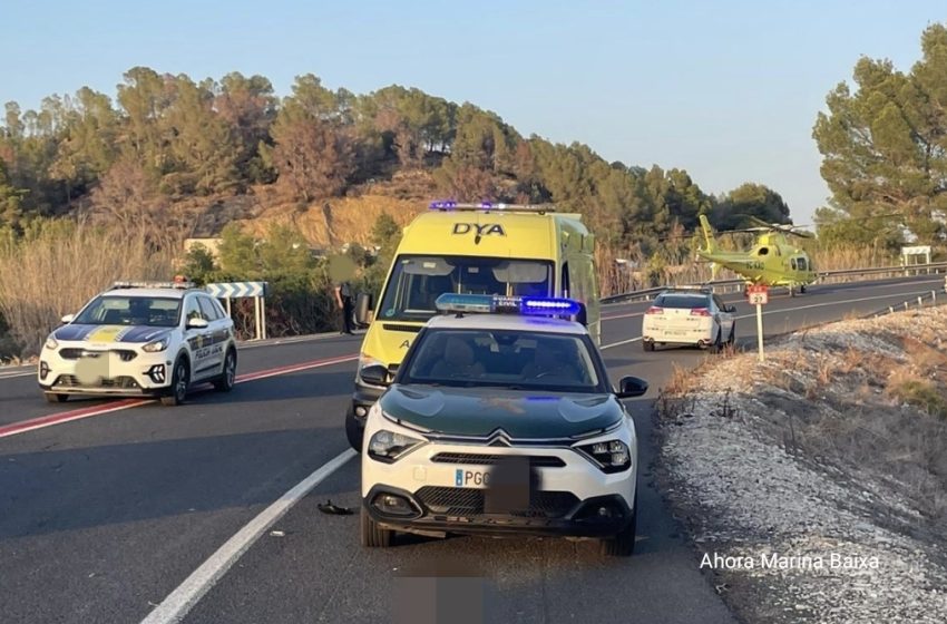  Dos heridos al incendiarse su coche tras sufrir un accidente en Altea