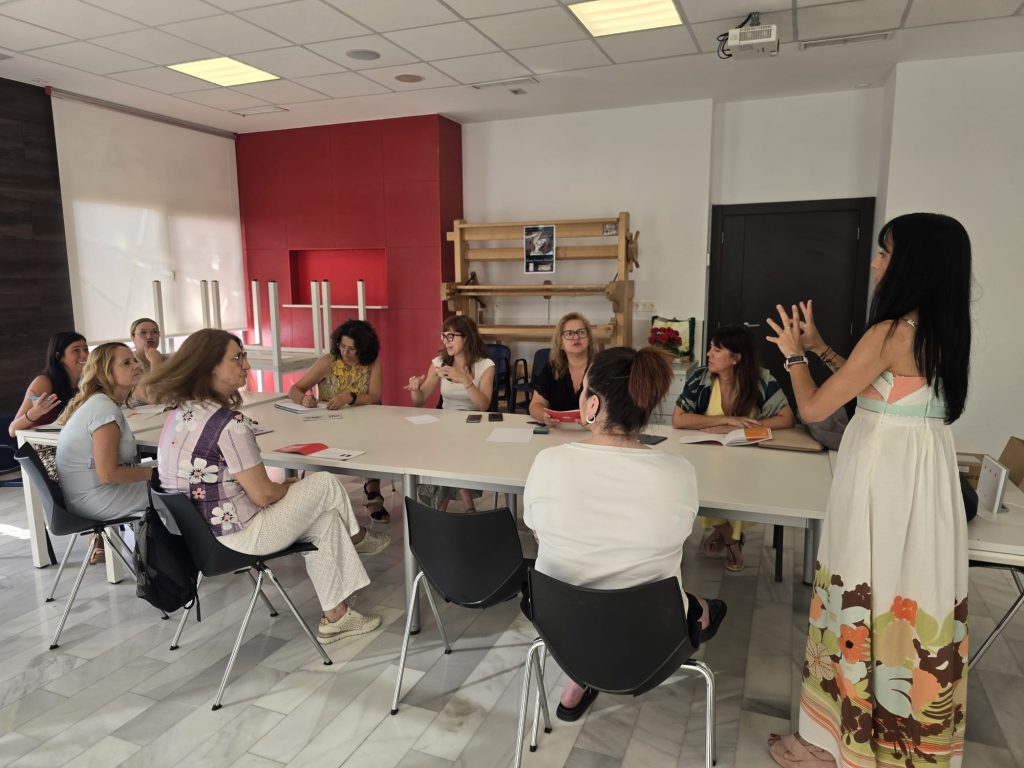 Cruz Roja presenta en l’Alfàs el servicio gratuito de teleasistencia ‘Voces en Red’ para mayores de 65 años 0