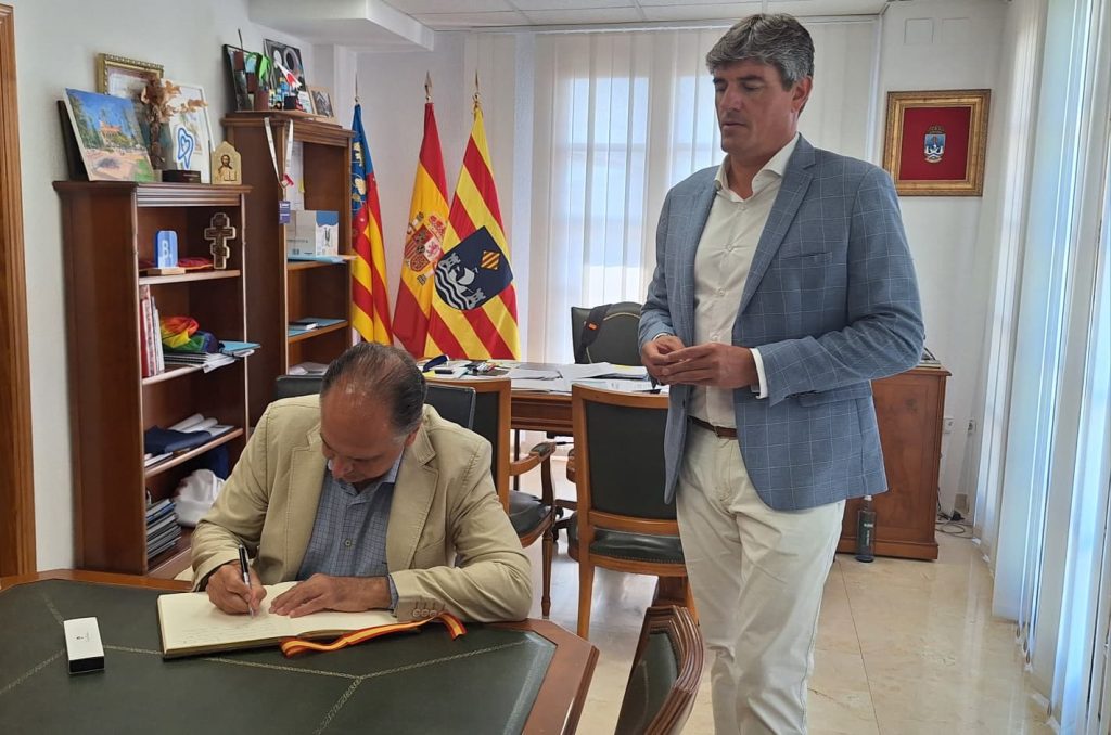 El Alcalde Marcos Zaragoza traslada al conseller de Emergencias e Interior las necesidades en materia de seguridad del municipio 0