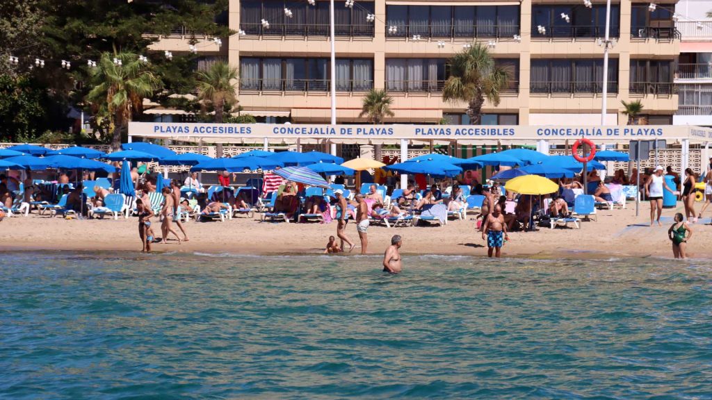 Las playas accesibles de Benidorm superan los 8.700 usuarios en los meses centrales del verano 2