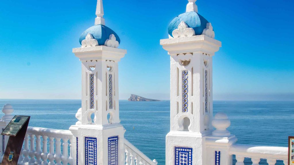 Una exposición, un nuevo plano turístico y una suelta de tortugas completan la celebración del Día del Turismo en Benidorm 0