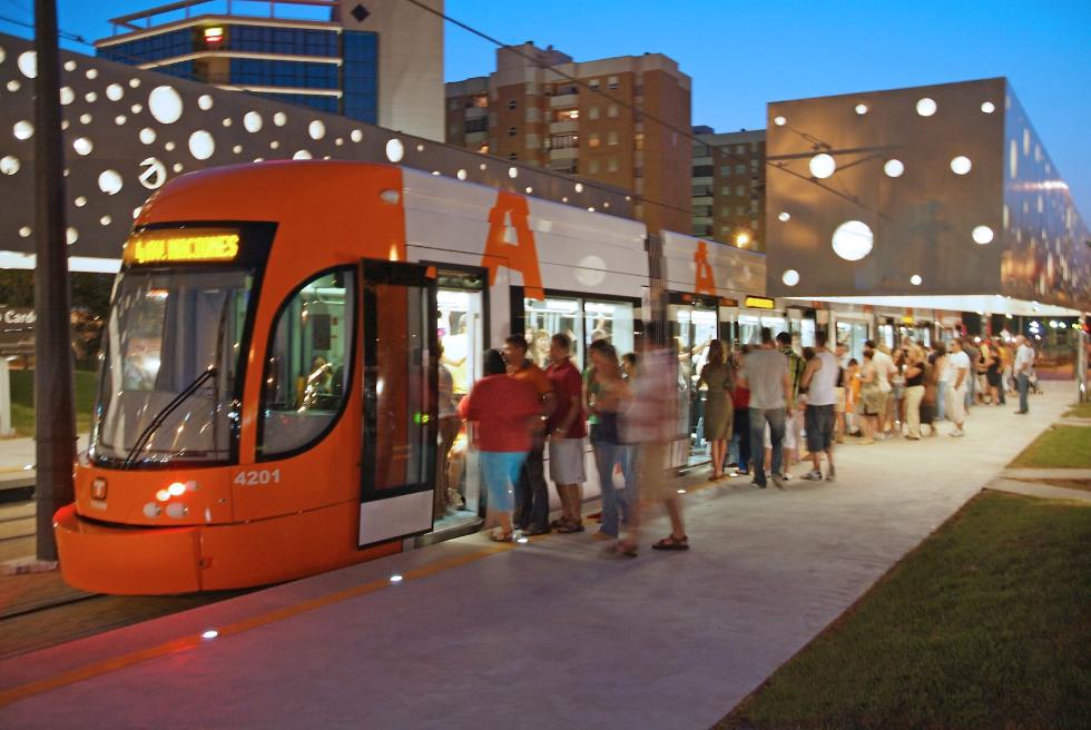 Los servicios nocturnos del Tramnochador han realizado 155.550 desplazamientos este verano en Alicante 0