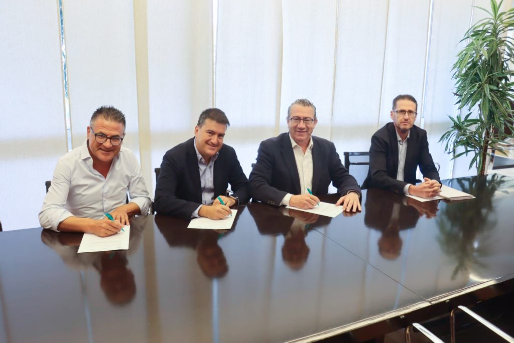 Benidorm y la Vila Joiosa firman el convenio para la recogida de textil y aceite usado con el Consorci Mare