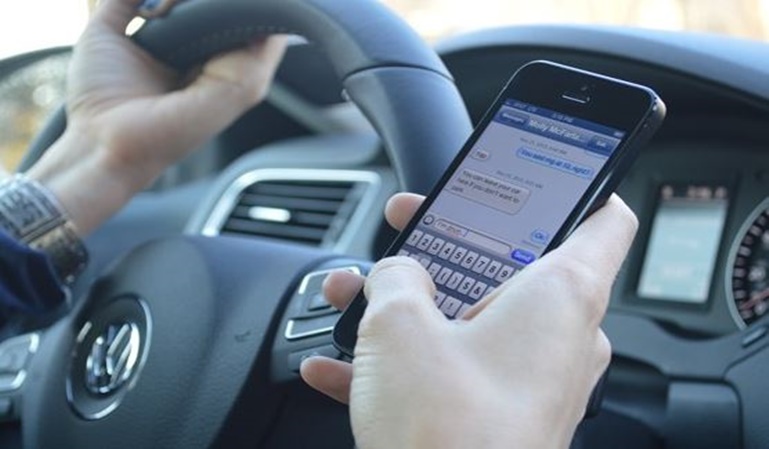Cuatro de cada diez conductores fueron denunciados por usar el teléfono móvil al volante 0