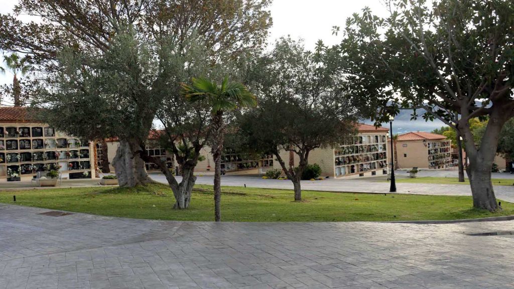 Los cementerios de Benidorm, listos para la celebración de Todos los Santos 2