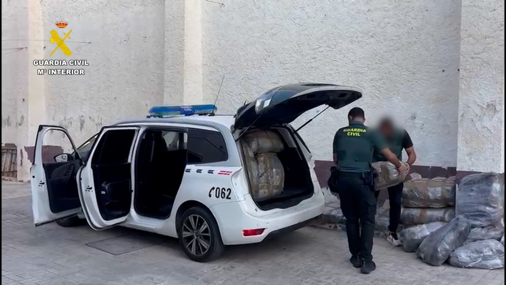 La Guardia Civil desmantela una plantación de marihuana en Villajoyosa 0