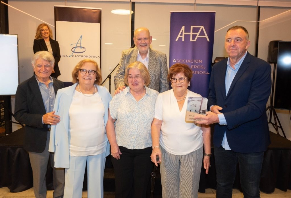 El mítico restaurante Bahía, la Posada San Miguel, La Forchetta y Ca Joan  reconocidos por su labor en la I Gala de AHEA 2