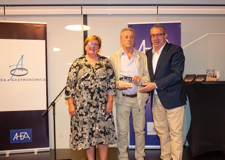 El mítico restaurante Bahía, la Posada San Miguel, La Forchetta y Ca Joan  reconocidos por su labor en la I Gala de AHEA 1
