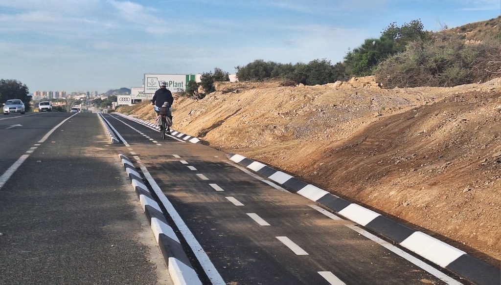 Villajoyosa finaliza dos nuevos tramos de carril bici en la calle Colón y la N-332a 1