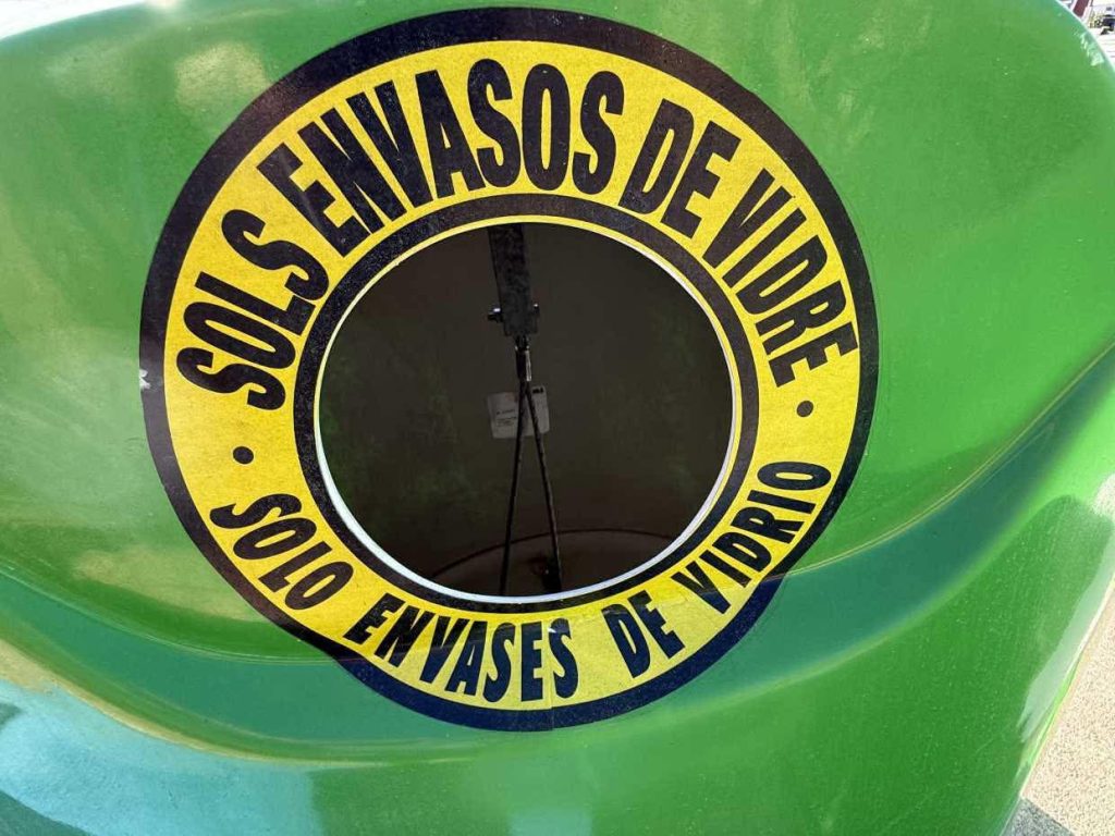 La Nucía refuerza el reciclaje con 56 nuevos contenedores de vidrio 1