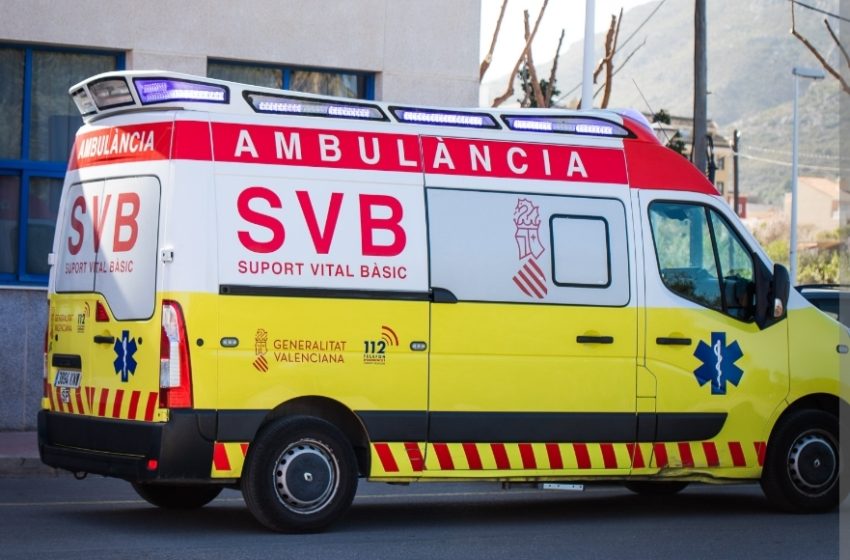  5 heridos en un accidente entre un autobús y un turismo en la Avenida del Murtal en Benidorm