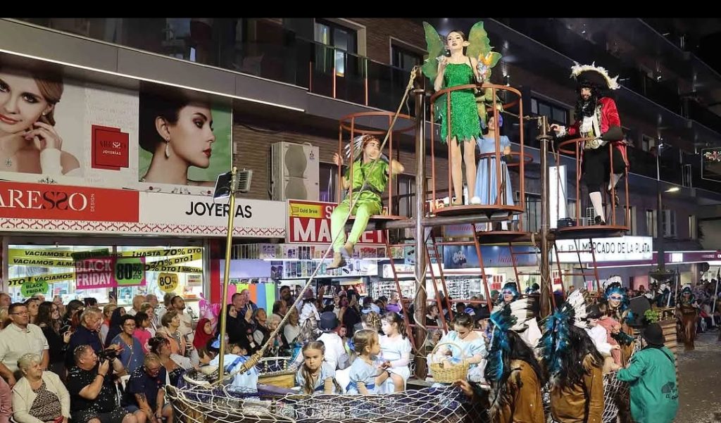 Con el Desfile de Carrozas y los fuegos artificiales culminan las Festes Majors Patronals de Benidorm 1