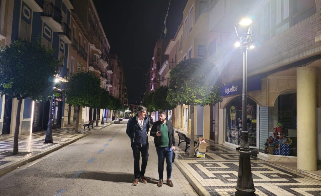 El Ayuntamiento de Villajoyosa mejora la iluminación de las aceras de la calle Colón 0