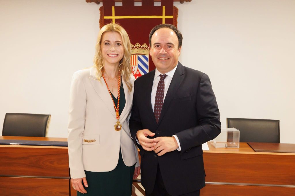 Nati Algado ya es alcaldesa de Finestrat 0