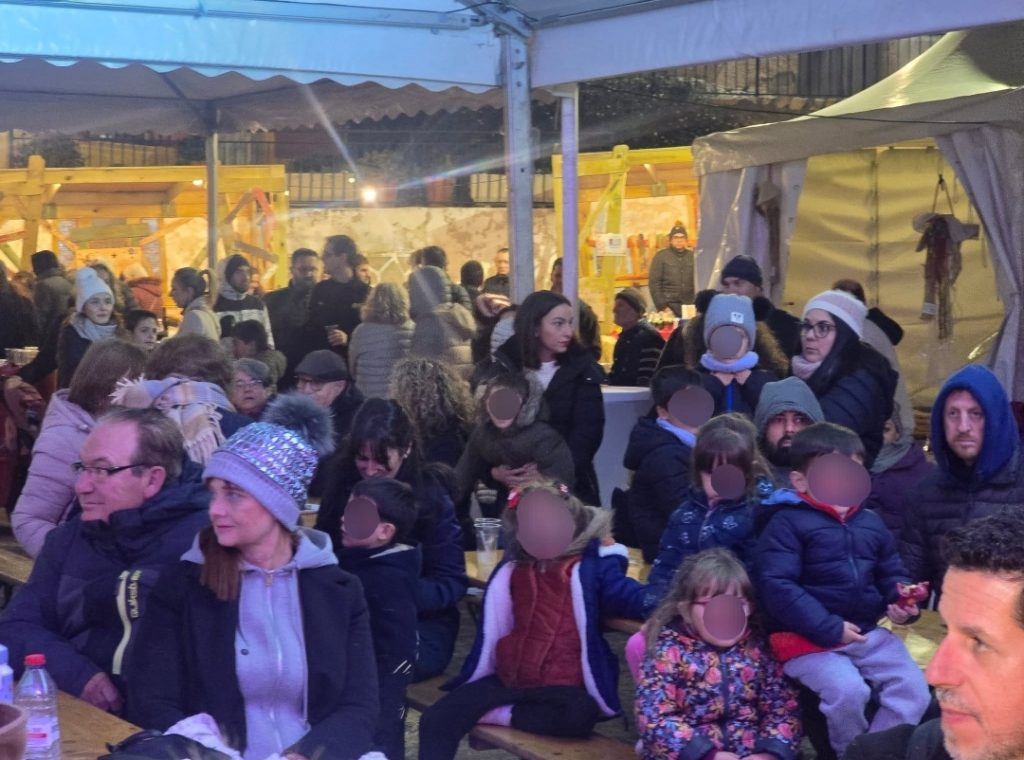 Confrides vive hoy la última jornada de su Feria de Navidad tras un fin de semana de gran afluencia 3