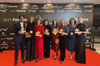 César Pla de la farmacia de Confrides premio joven promesa en Vigo 0