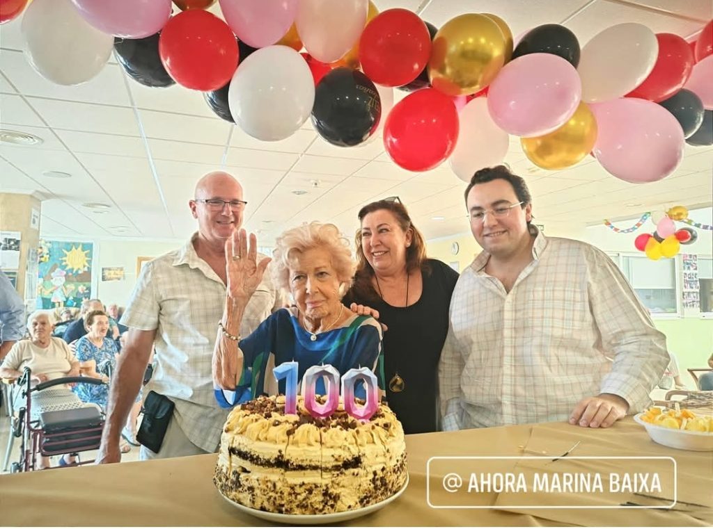 Fallece a los 102 años Beatriz Ledesma, pionera del bikini en Benidorm 4