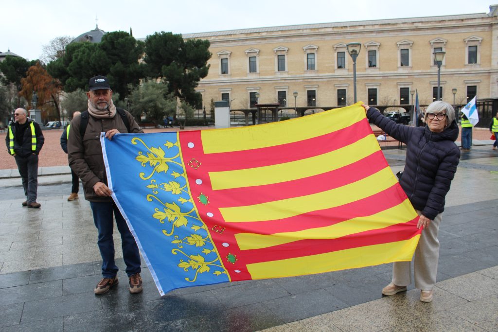 Más de 440 agricultores y ganaderos de LA UNIÓ y 10 tractores han participado hoy en la gran protesta que ha culminado ante el Ministerio de Agricultura